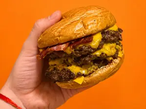 BACON CHEESE BURGER. de Monkeyburgerss