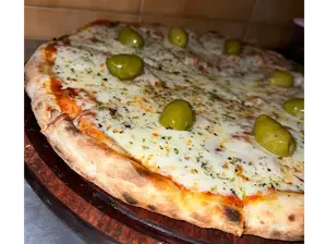 Muzzarella con Aceitunas de napole pizza
