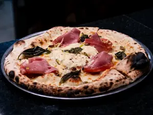 Mortadella y Pistaccio de Napoles Pizzas Galindez