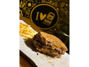 NINE MELT! de Nine Burgers