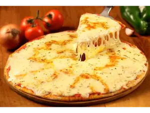 Pizza NINO, 8 porciones: Mozzarella, Fugazzeta, Especial con jamón, Peperoni de Nino Godoy Cruz