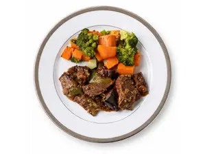 Ternera braseada con berenjena , calabacin , y brocoli de Nutrirte+