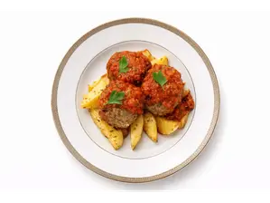 Albondigas de carne con salsa de tomate y pure de papa de Nutrirte+
