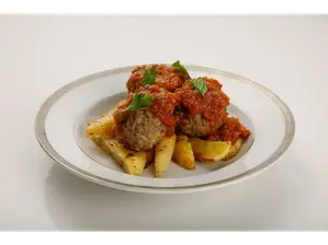 ALBONDIGAS DE CARNE CON SALSA DE TOMATE Y PURE DE PAPA de NUTRIRTEMAS.VD