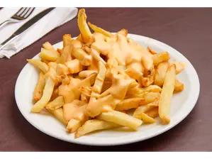 Papas con cheddar de NYX Resto Bar