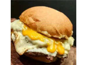 ONLY Burger Gold (Sale sin papas fritas, solo de One Lomos & Burger Nueva Cordoba