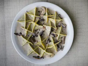 Fagottini de Pollo con salsa Champignon de Pasta & Pizza
