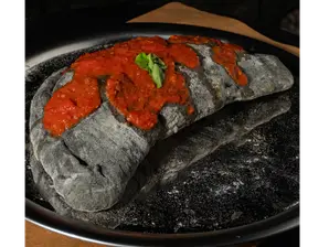 Calzone negro de Pizza Roma