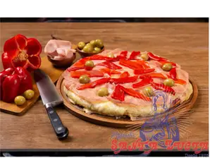 GR JAMON Y MORRONES de Pizzeria Santa Lucía