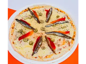 MUZZARELLA CON ANCHOAS de Pura Muzza
