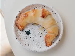 CAFE + MEDIALUNA KETO de • quem • Mercadito Natural