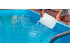 Hipoclorito para piscinas y uso doméstico de Quimica Lucero