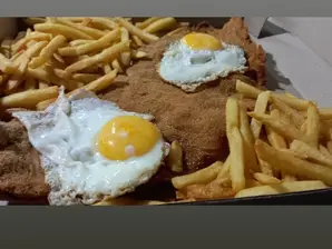 Milanesa a caballo (comen dos) de Rafael hamburgueseria