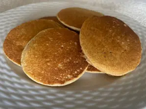 Mini panqueques de avena, banana y almendras de RECREO