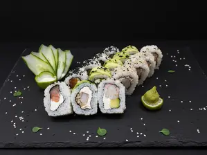 Yagi 15 piezas de Rollsticio Sushi & Poke