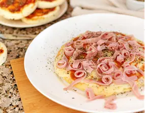 PIZZA MOZZARELLA CON JAMÓN de Sabrosoysingluten Dieteticas y comercios