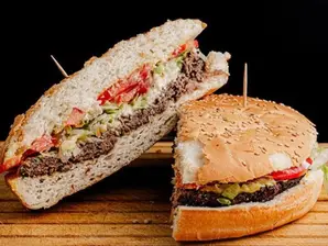Hamburguesa clásica de Sandwicheria Kuky
