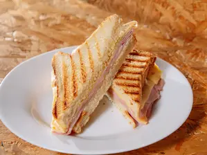 TOSTADO PAN DOBLE de Sanguchenzo