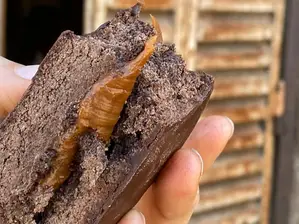 Alfajor negro keto de Sawa alimentos