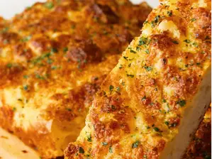 Focaccia de ajo, queso y pimenton de Shelborn