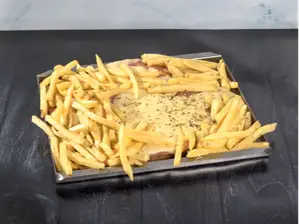 1. Pizzanesa de Muzzarella y Jamón de Sport Planet