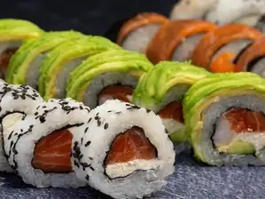 15 piezas a elección de SUSHI FLOWER QUEBRADA