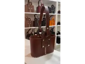 CANASTA OVALADA DE CUERO MARRON de tercertiempomates