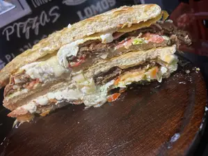 1/2 PIZZANESAURIO (comen 4) de The black calera