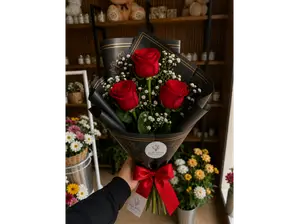 Ramo fresias + bombones🍫🤍 de Tienda de flores