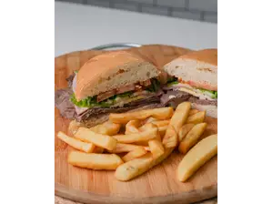 Lomito c/papas de Tio Pujio