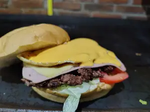 Burger Especial Cheddar de TODO BURGER