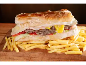 LOMO DE TERNERA + PAPAS FRITAS de TOPPING BURGER CERRO