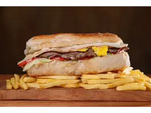 LOMO 100% LOMO + PAPAS FRITAS de TOPPING BURGER URCA
