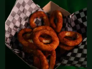 Aros de Cebolla + Salsa a Elección de Tranka Burgers