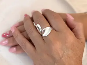 Anillo Agatha de UMBRA