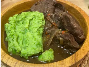 Lomo al malbec con pure de arvejas de ViandArt