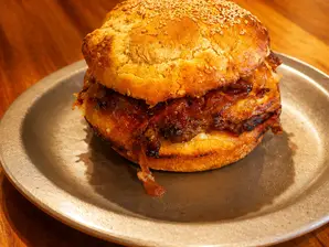 Hamburguesa de carne sin papas. de Wonder espacio gastronomico