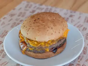 Hamburguesa Doble con Queso de YPF full Américo Stuyck S.R.L.